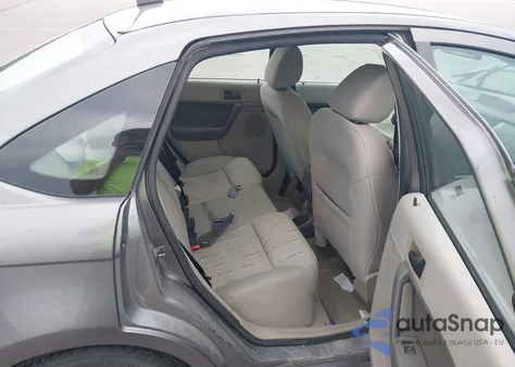 2010 Ford Focus Se z USA, uszkodzony, nr VIN 1FAHP3FN0AW218835